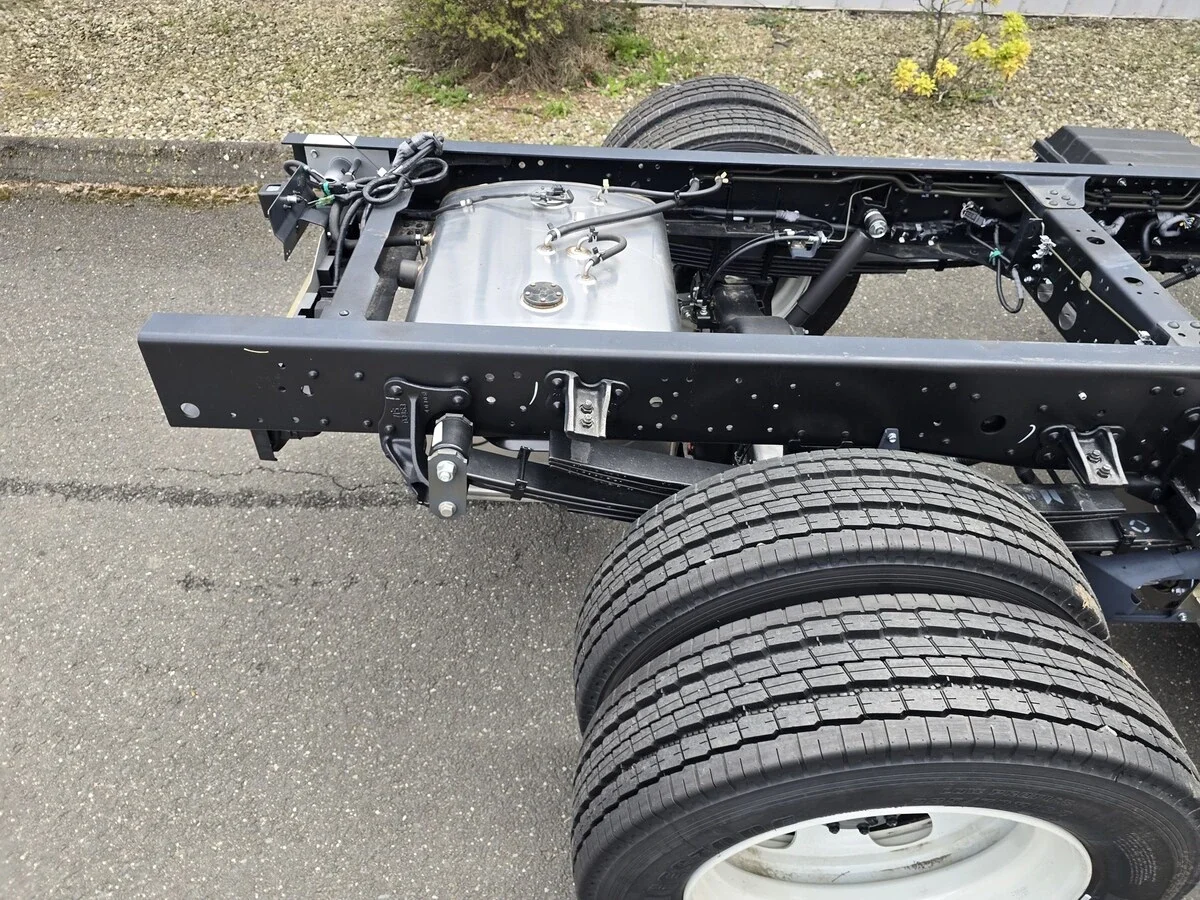 2025 Isuzu NRR - image 8