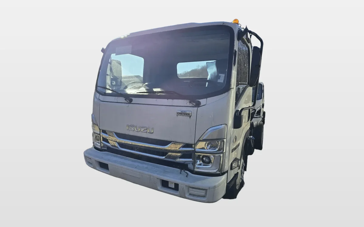 2025 Isuzu NRR - image 1