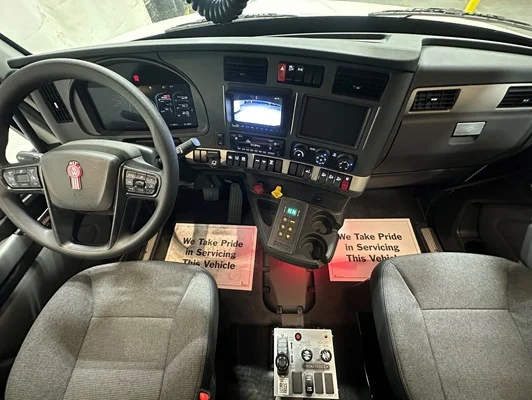 2027 Kenworth T880 in Fort Worth, TX — photo 3