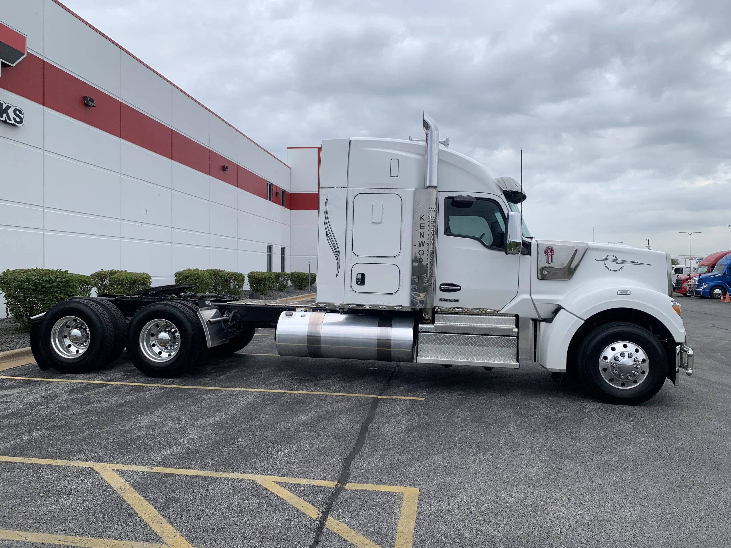2024 Kenworth W990 in Mokena, IL — photo 3