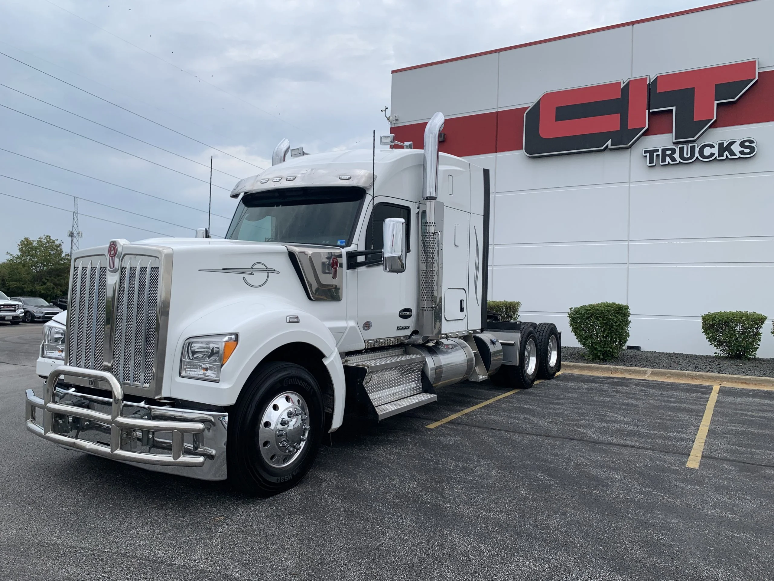 2024 Kenworth W990