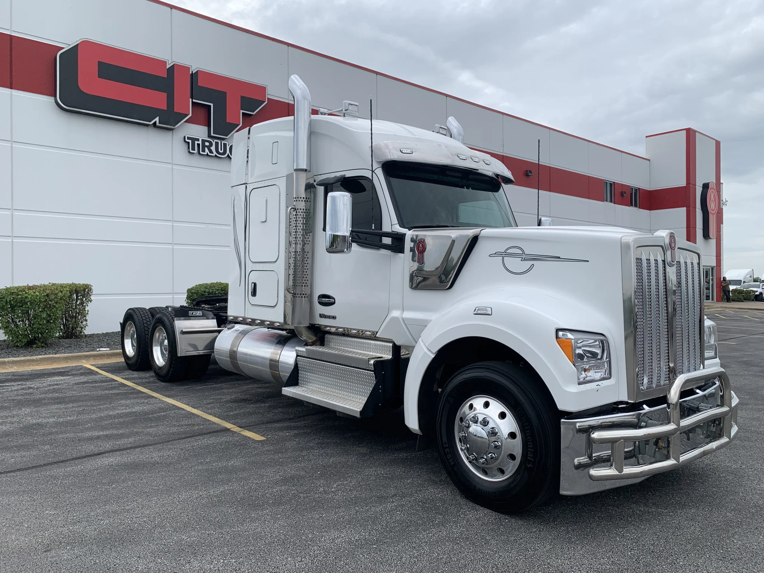 2024 Kenworth W990 in Mokena, IL — photo 2