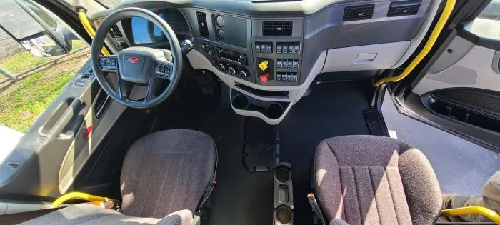 2023 Peterbilt 567 — photo 23