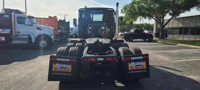 2023 Peterbilt 567 — photo 7