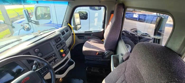 2023 Peterbilt 567 — photo 21