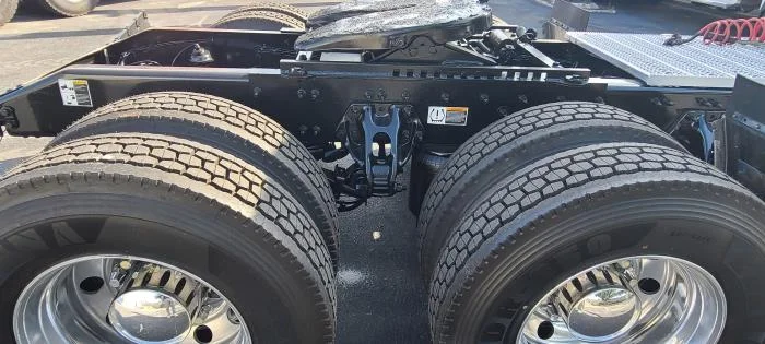 2023 Peterbilt 567 — photo 9