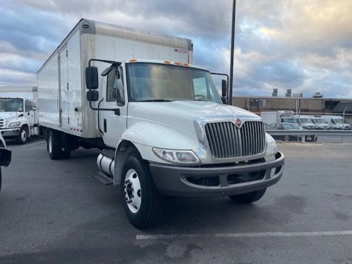 2018 International 4300 - image 3