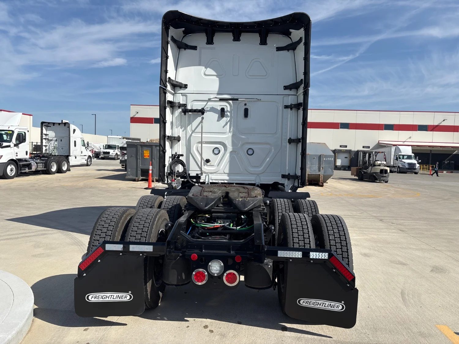 2027 Freightliner Cascadia in Lima, OH — photo 4
