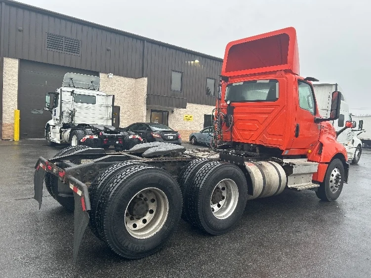 2021 International LT in Albany, NY — photo 7