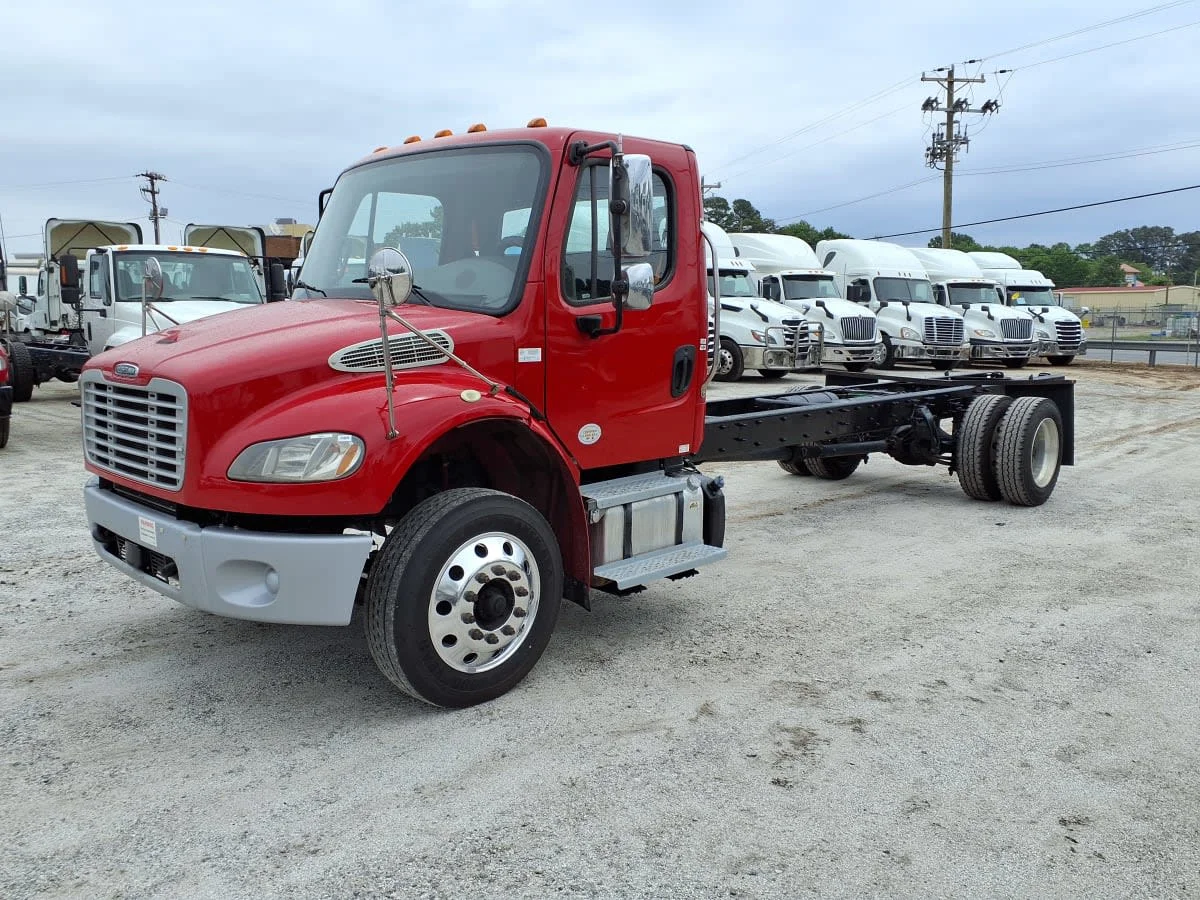 2019 Freightliner M2 106