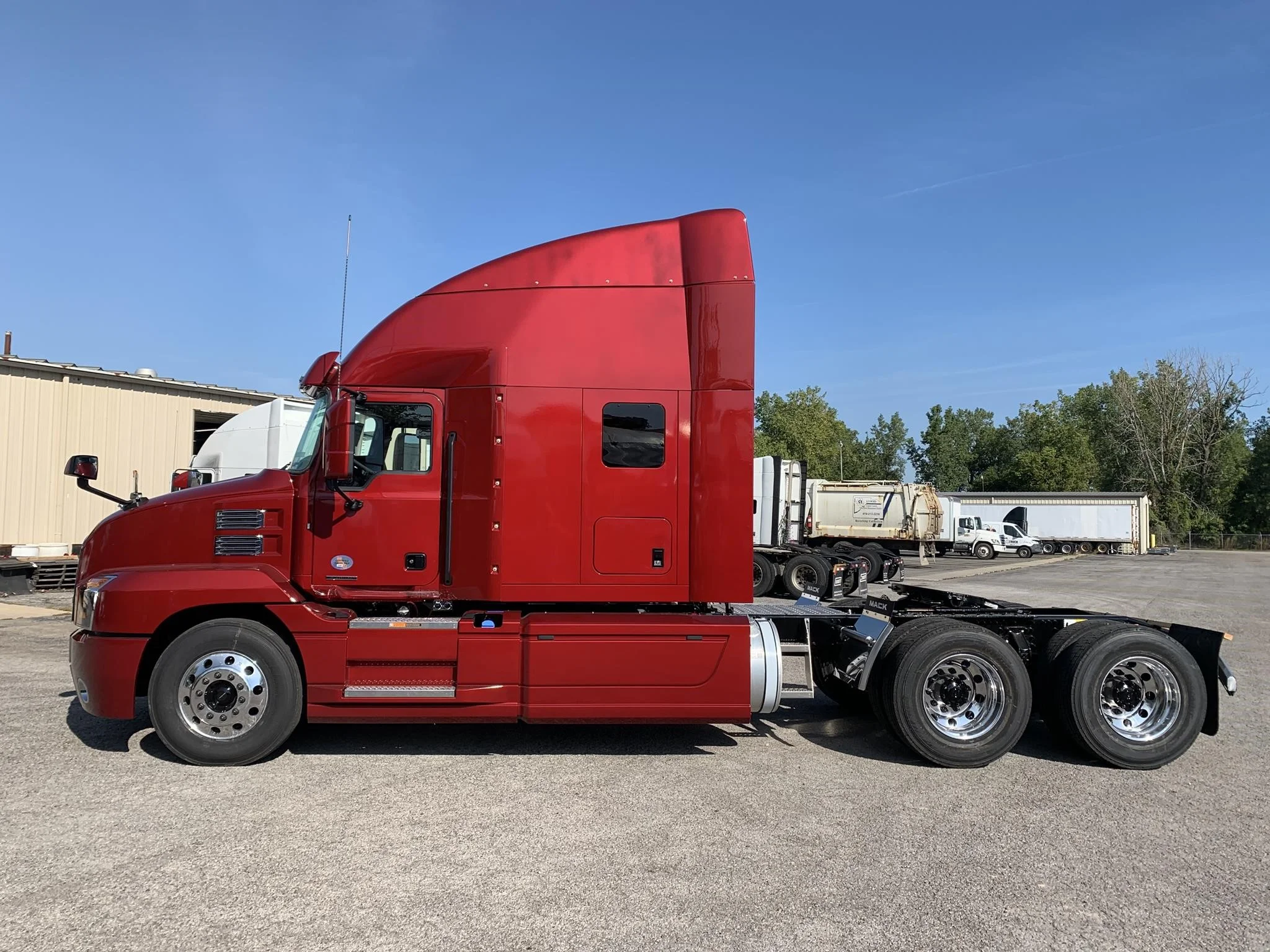 2025 Mack Anthem — photo 2