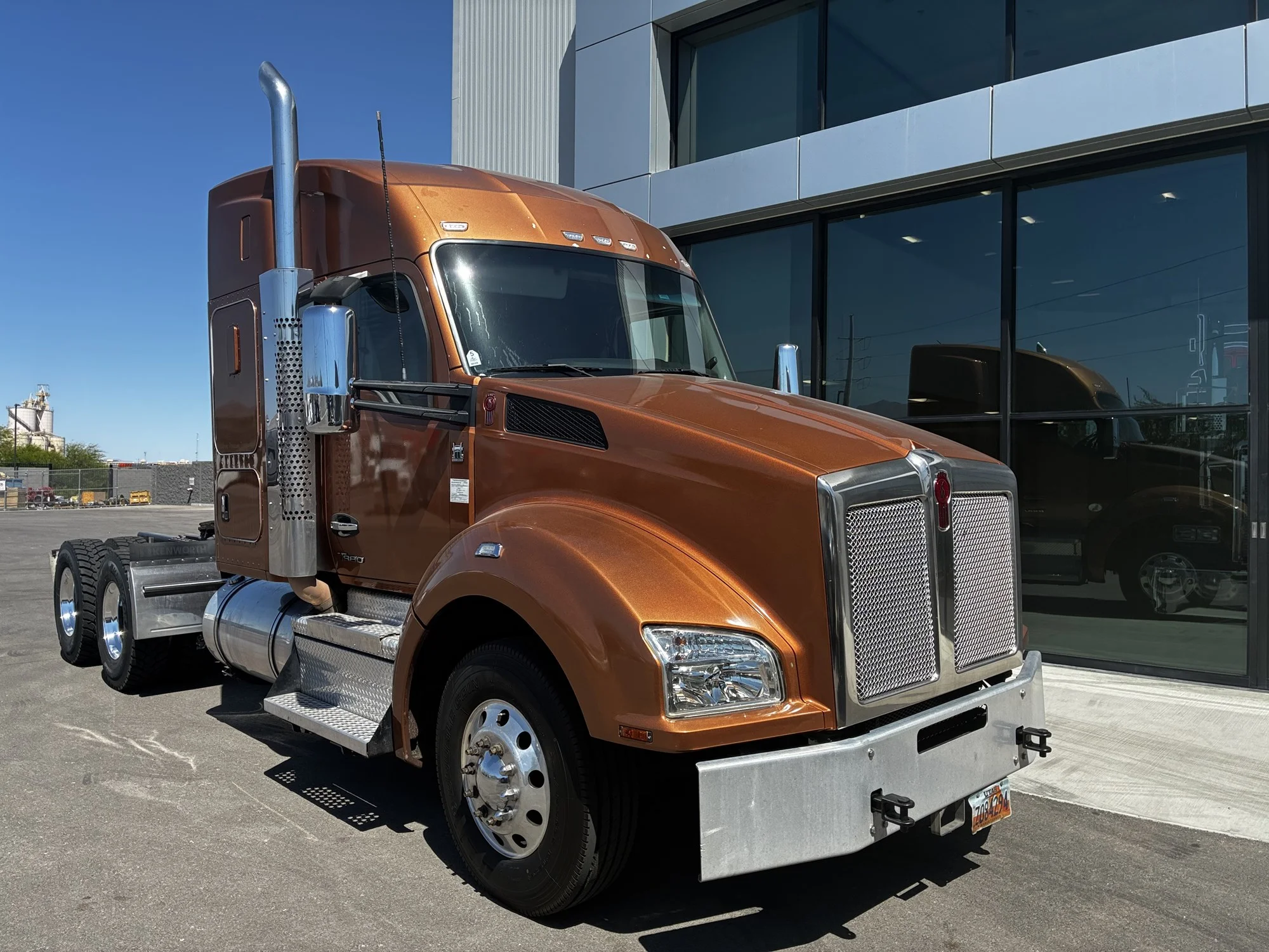2023 Kenworth T880