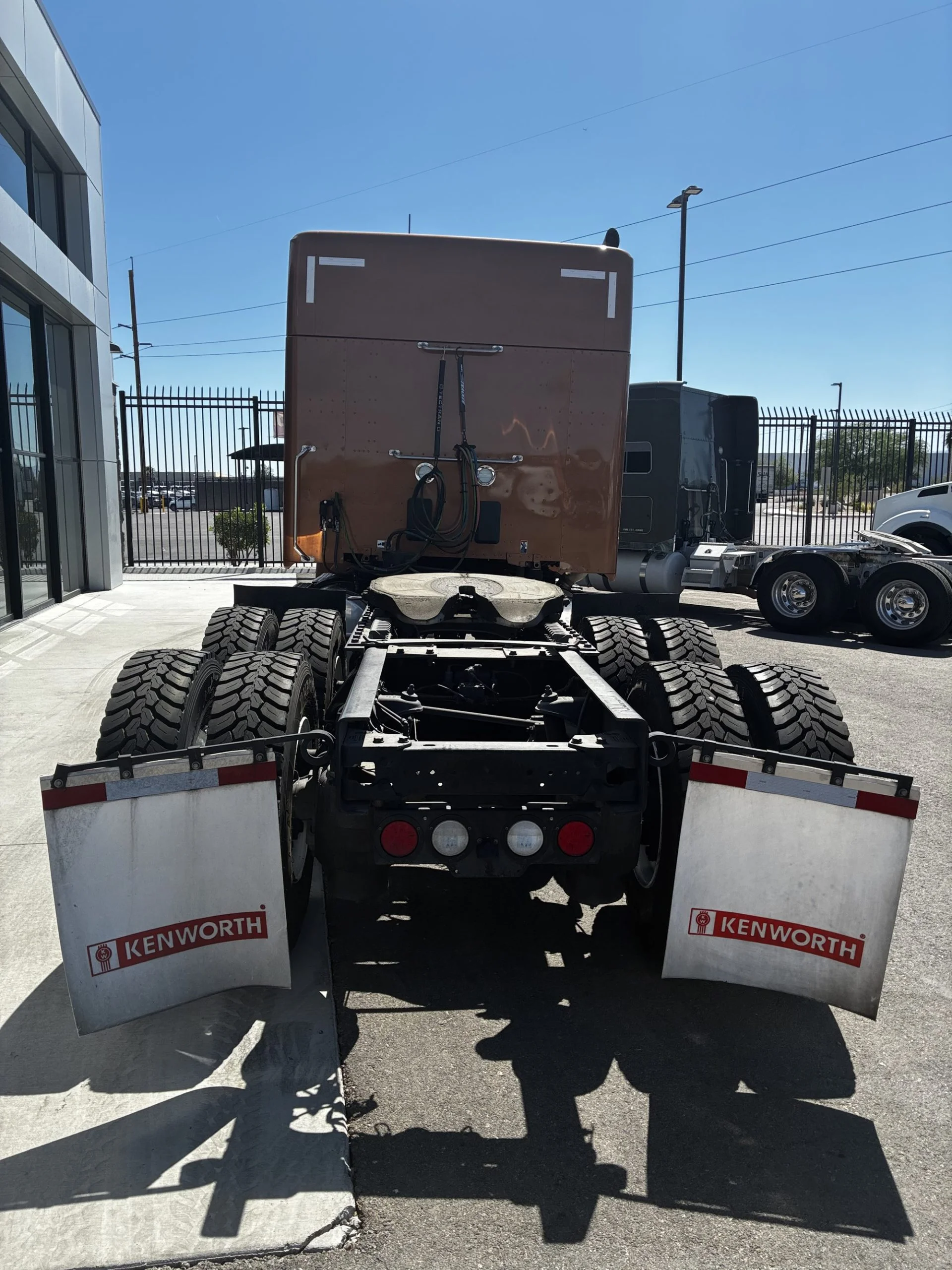 2023 Kenworth T880 in Las Vegas, NV — photo 2
