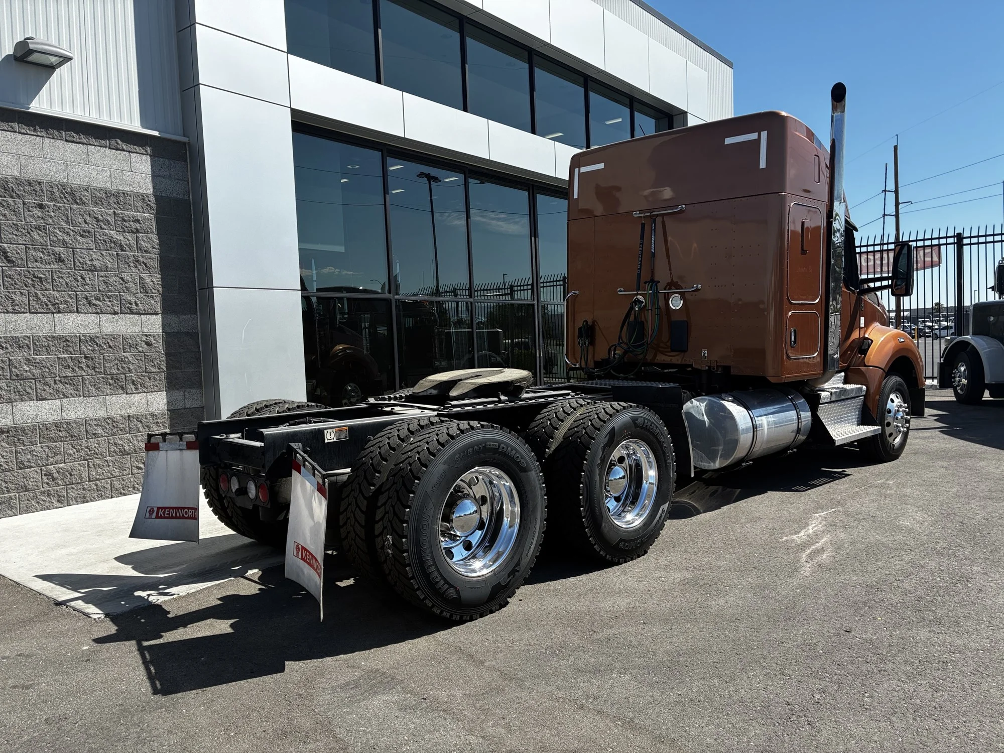 2023 Kenworth T880 in Las Vegas, NV — photo 4