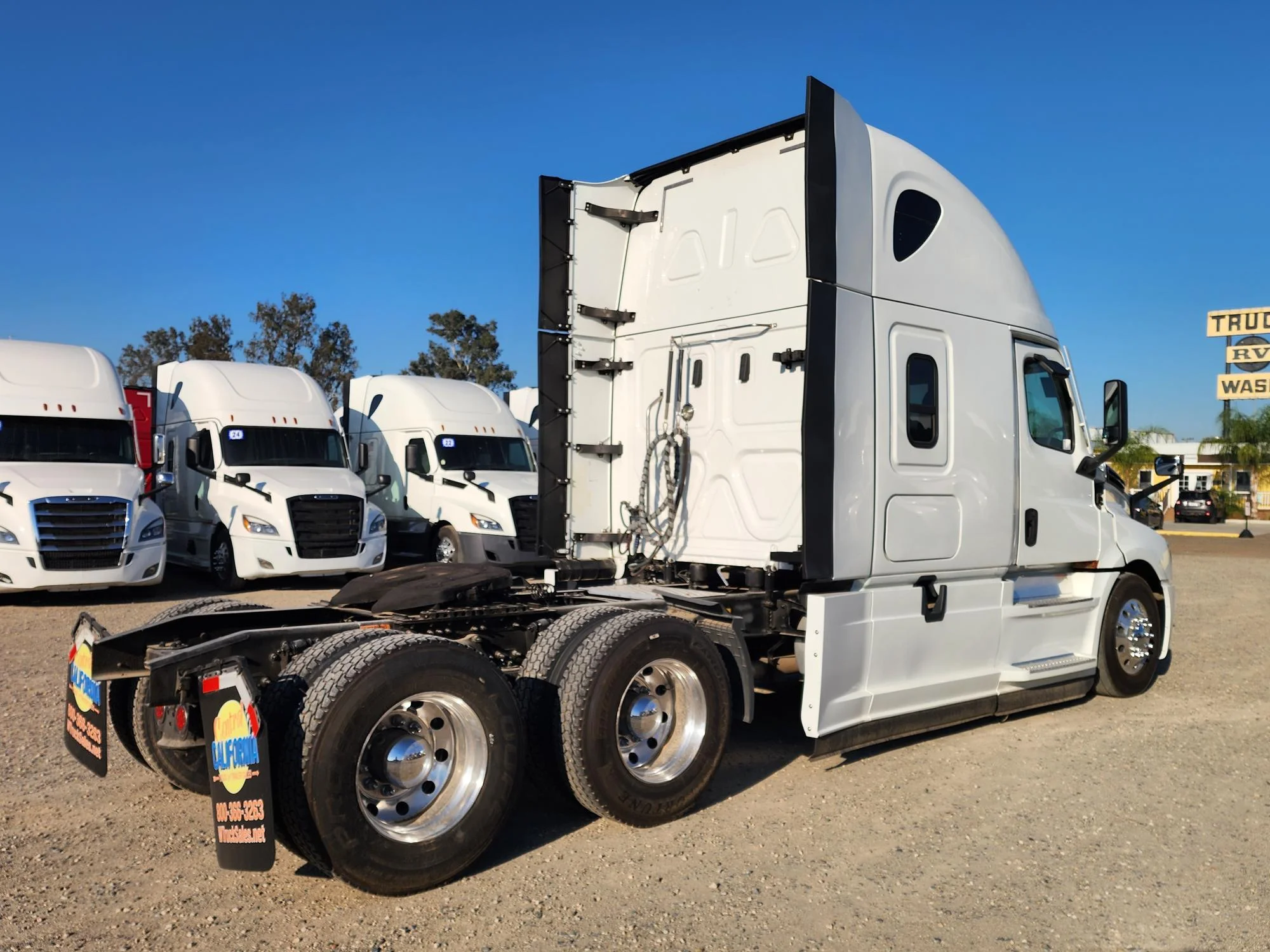 2020 Freightliner Cascadia in Fresno, CA — photo 6