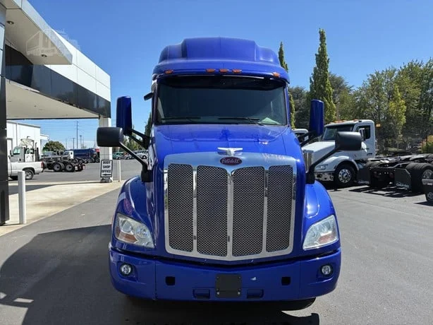 2021 Peterbilt 579 in Portland, OR — photo 2