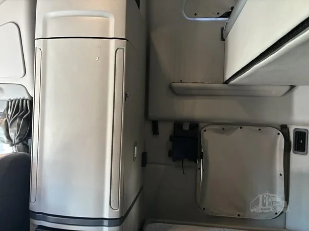 2021 Peterbilt 579 in Portland, OR — photo 16