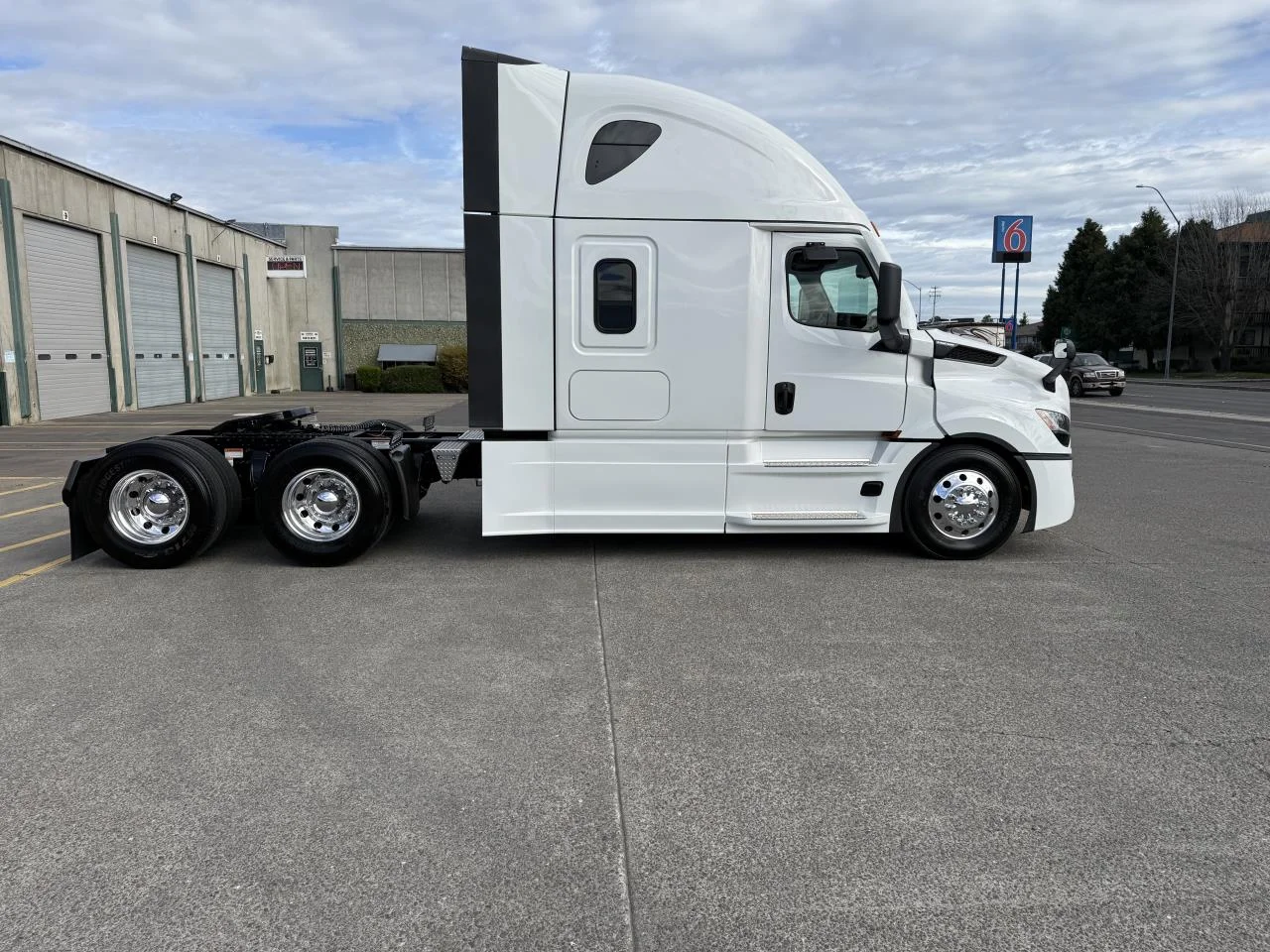 2027 Freightliner in Medford, OR — photo 4