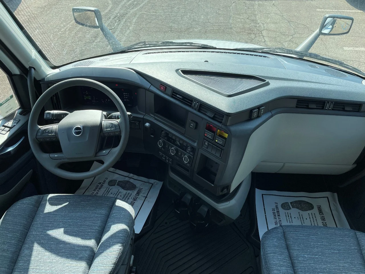 2026 Volvo VNL 660 in Byron Center, MI — photo 8