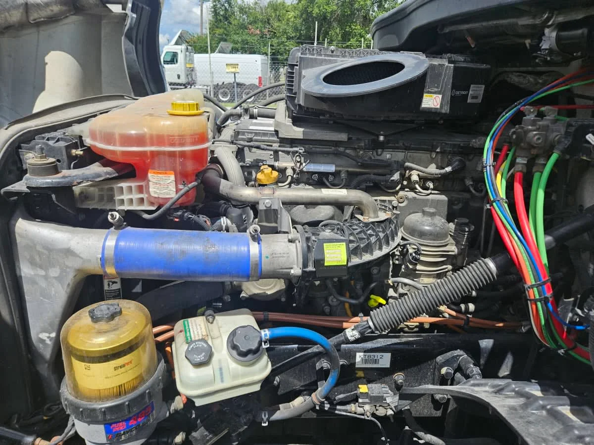 2019 Freightliner Cascadia - image 9