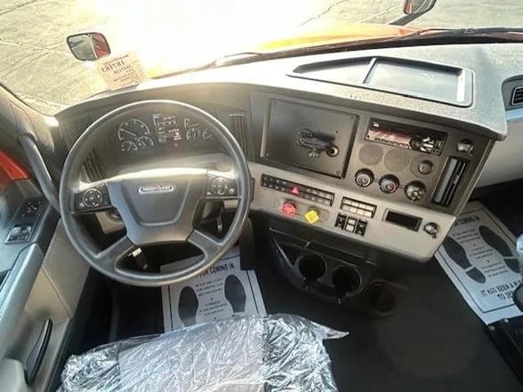 2021 FREIGHTLINER Cascadia 126 - image 29