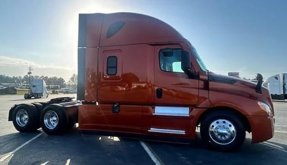 2021 FREIGHTLINER Cascadia 126 - image 4