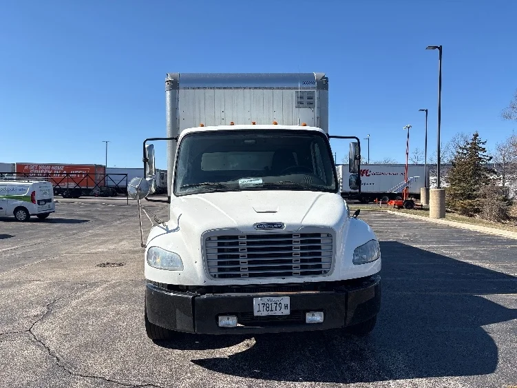 2020 Freightliner M2 106 in Chicago (Melrose Park), IL — photo 2