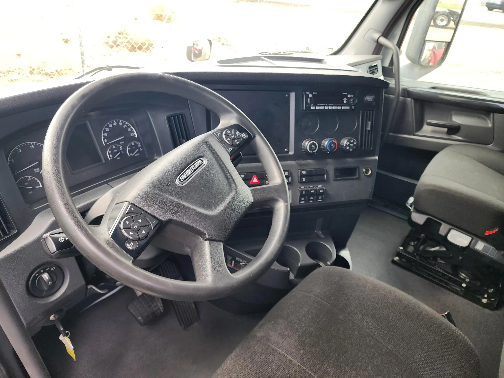 2023 Freightliner Cascadia in French Camp, CA — photo 13