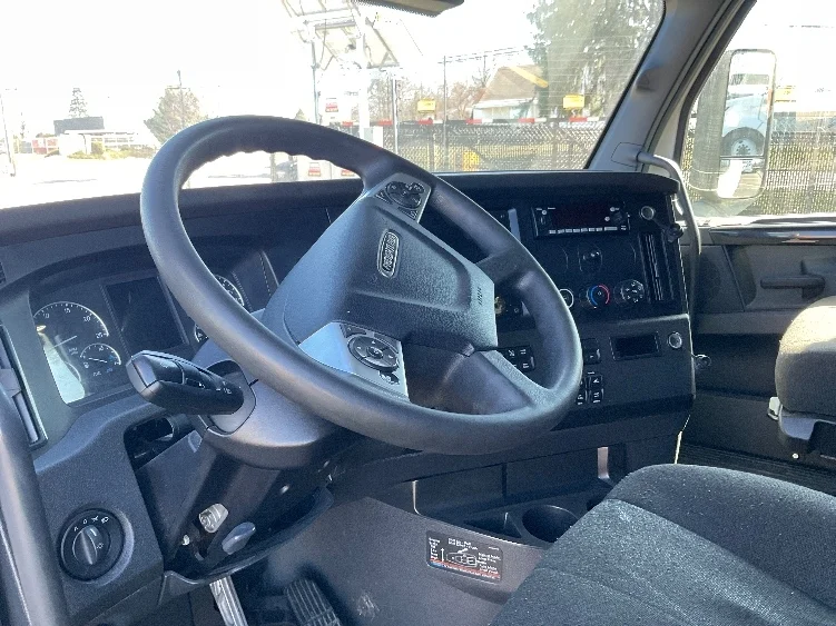 2023 Freightliner Cascadia in Akron, OH — photo 10