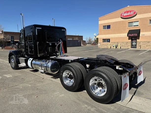 2027 Peterbilt 567 - image 3