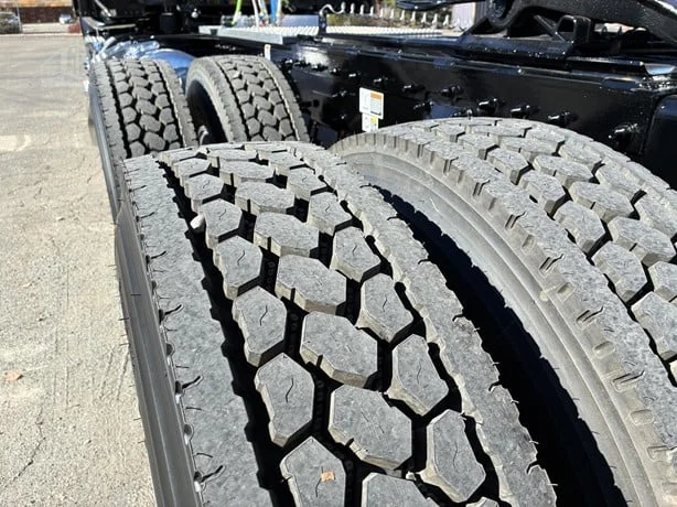 2027 Peterbilt 567 - image 24