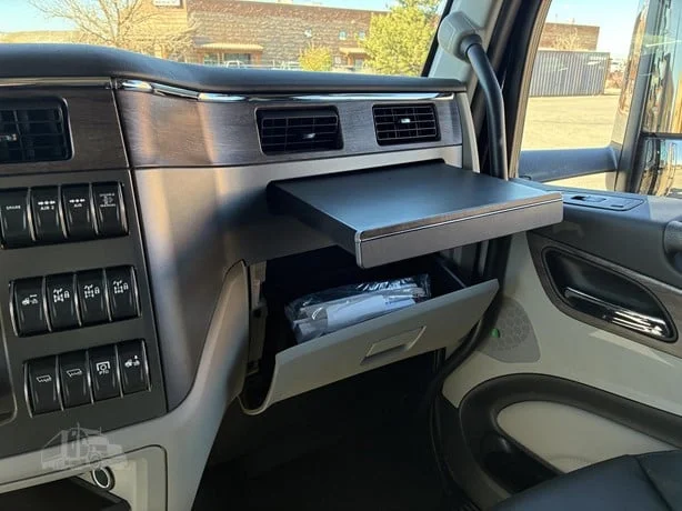 2027 Peterbilt 567 - image 47