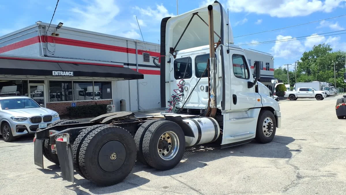 2019 Freightliner Cascadia in Warwick, RI — photo 4