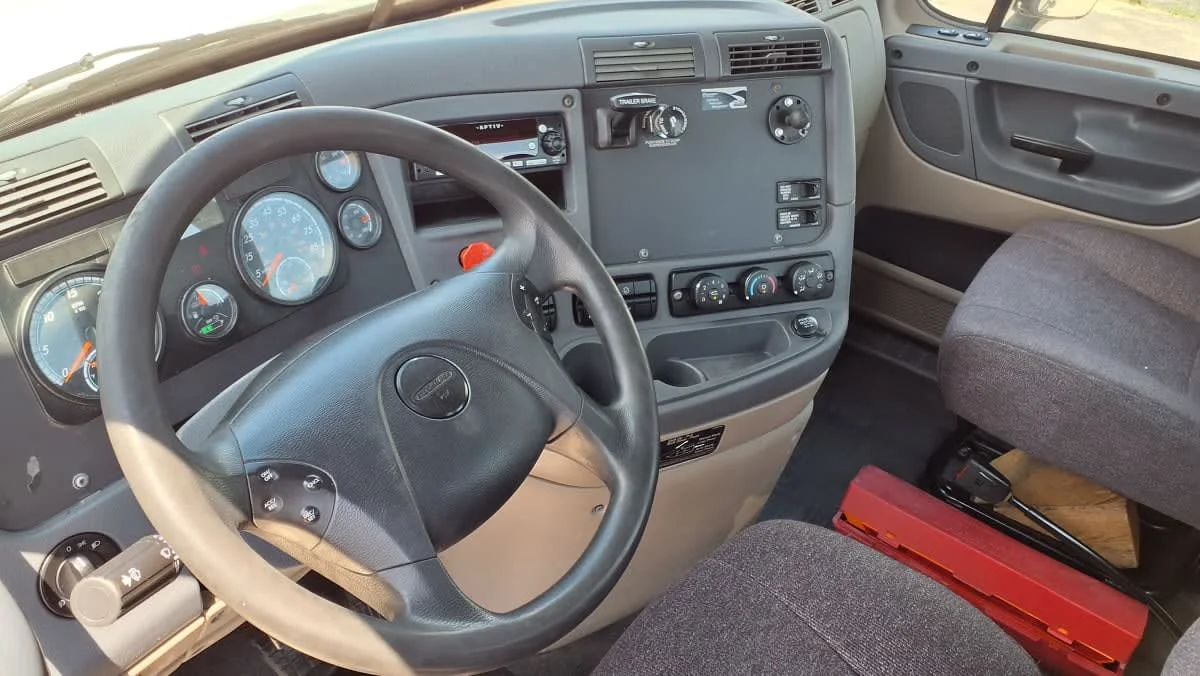 2019 Freightliner Cascadia in Warwick, RI — photo 7