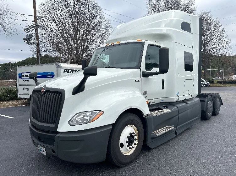 2023 International LT in Atlanta, GA — photo 3