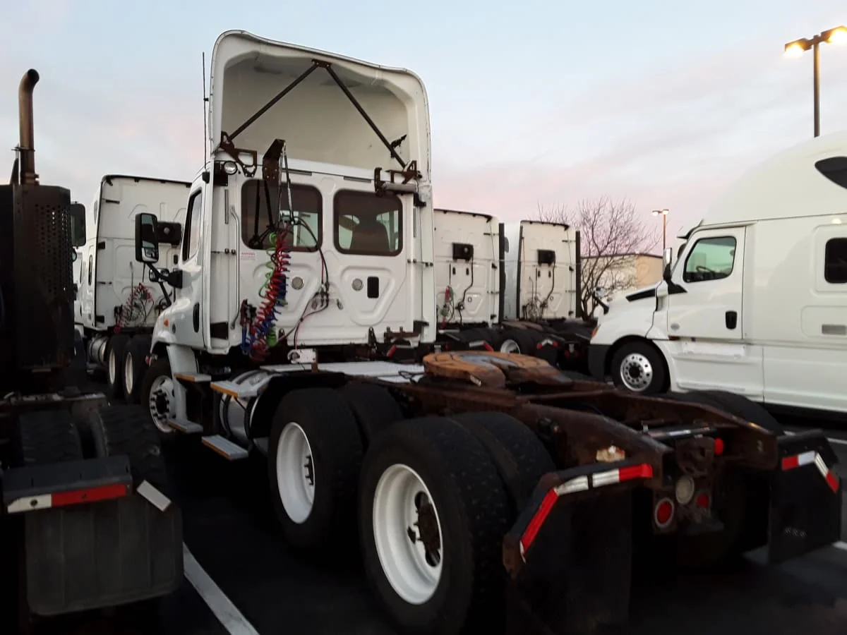 2017 Freightliner Cascadia in Altoona, IA — photo 6