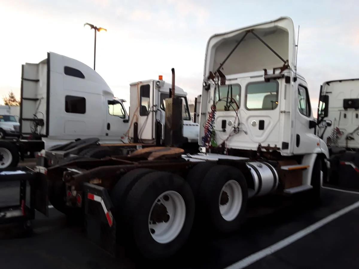 2017 Freightliner Cascadia in Altoona, IA — photo 4