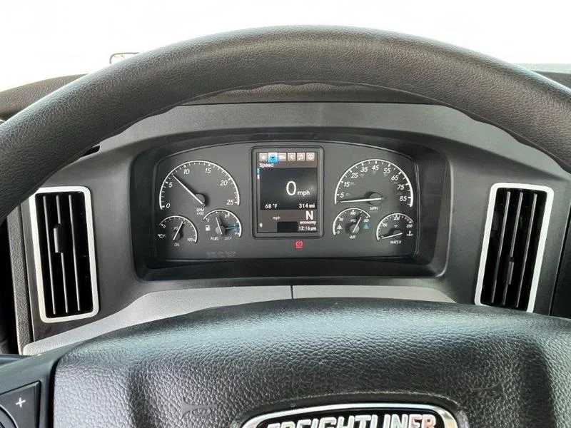 2027 Freightliner Cascadia in Cincinnati, OH — photo 11