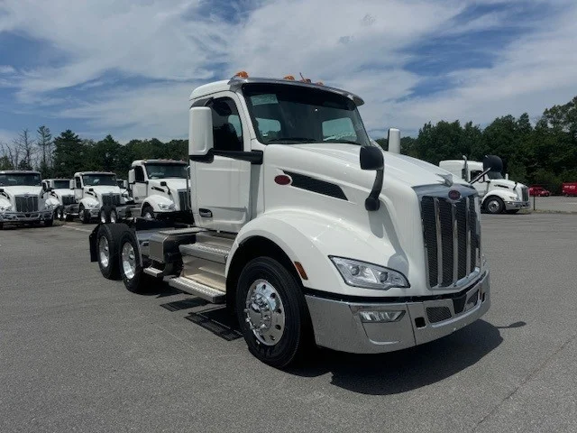 2025 Peterbilt 579 in Plainville, MA — photo 8
