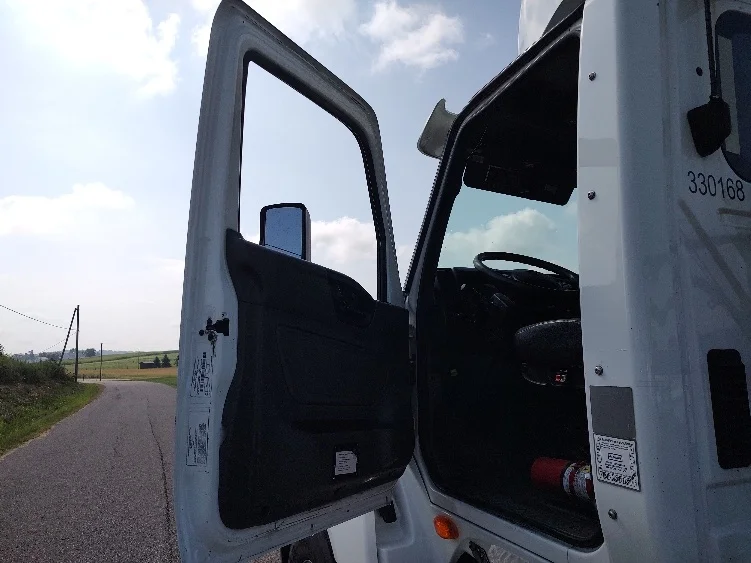 2019 International LT in Akron, OH — photo 9