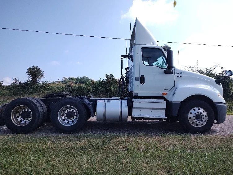 2019 International LT in Akron, OH — photo 8