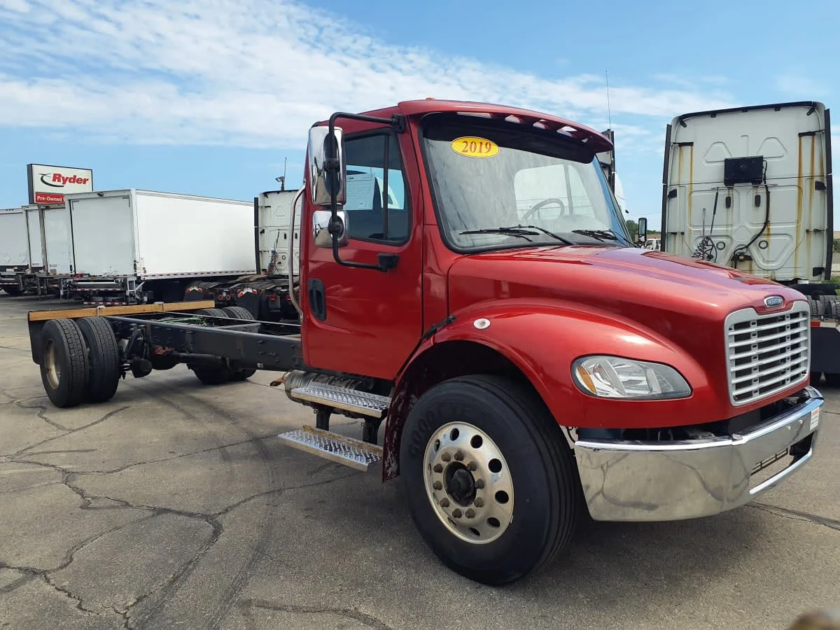 2019 Freightliner M2 106 in Oak Creek, WI — photo 3