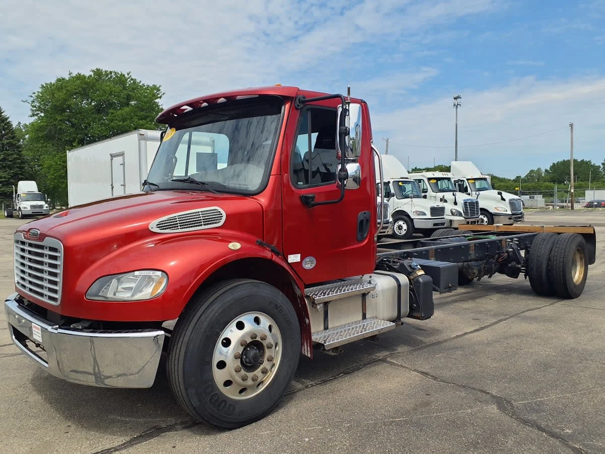 2019 Freightliner M2 106