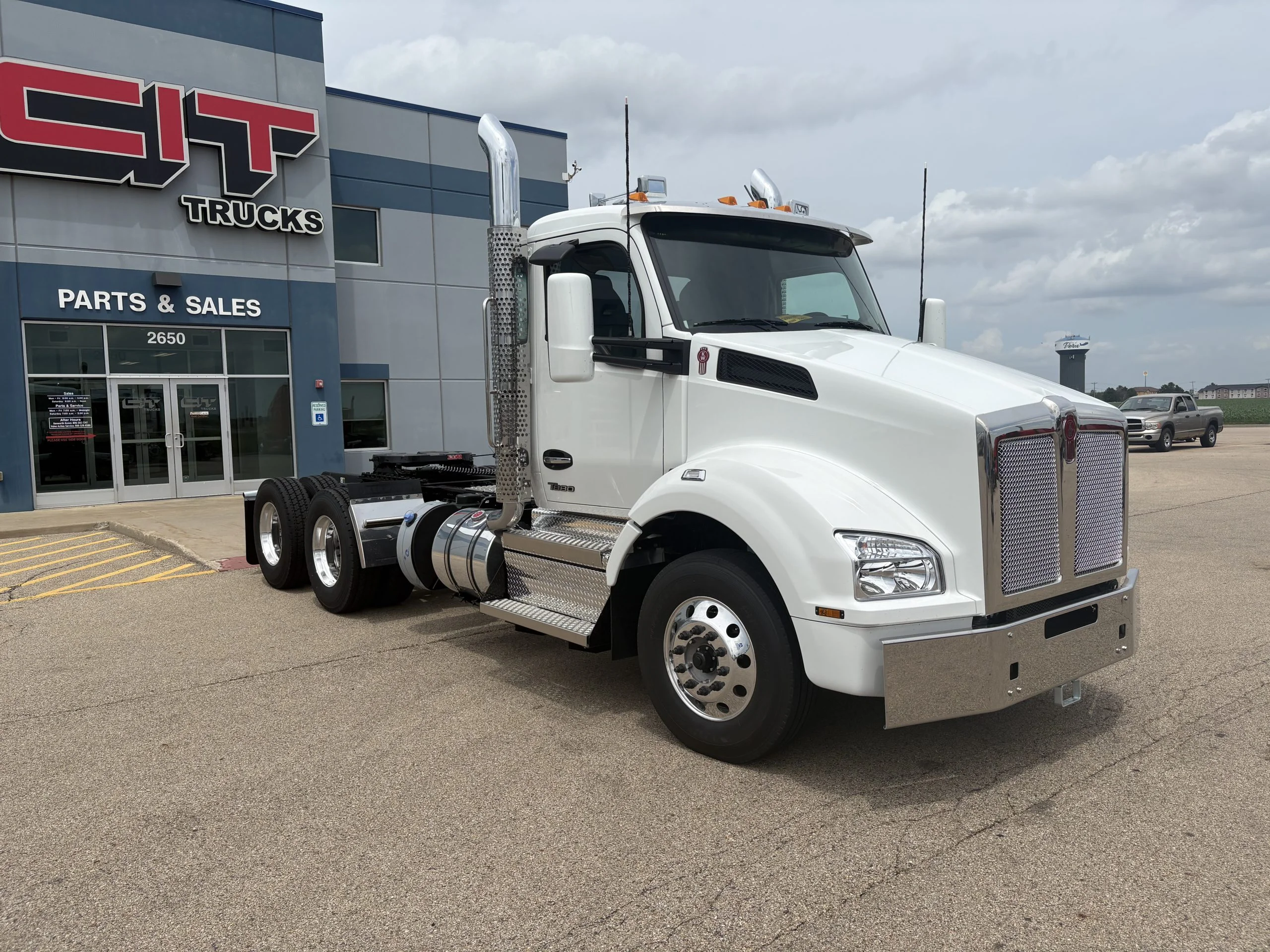 2027 Kenworth T880 in Peru, IL — photo 3