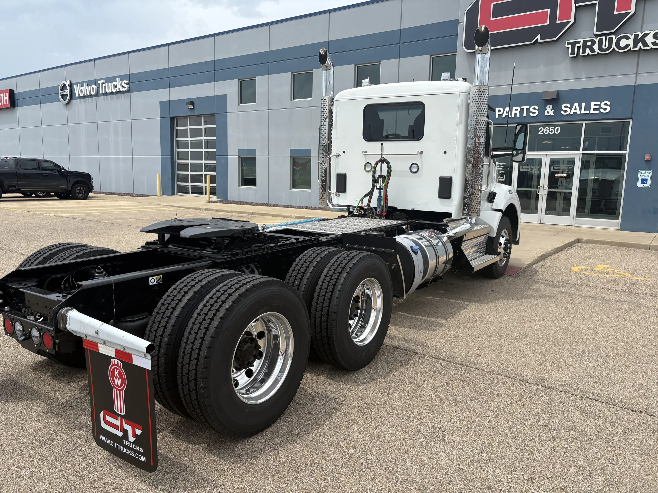 2027 Kenworth T880 in Peru, IL — photo 4