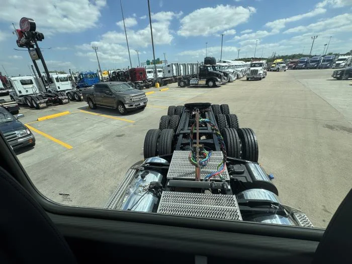 2027 Peterbilt 567 - image 22