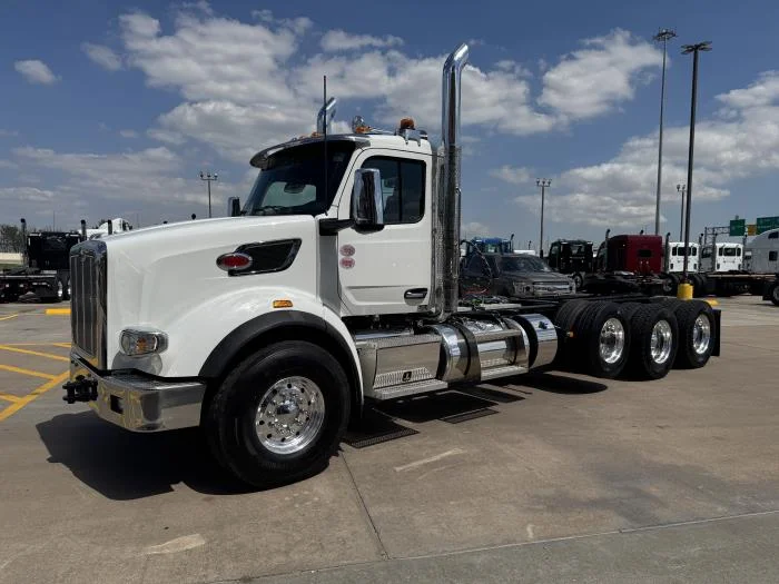 2027 Peterbilt 567 - image 4