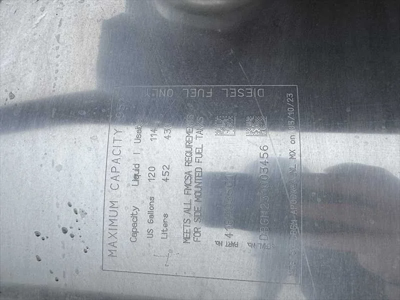 2021 International LT - image 11