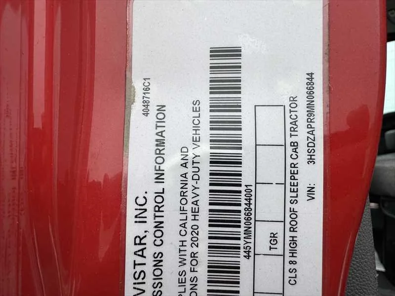 2021 International LT - image 12