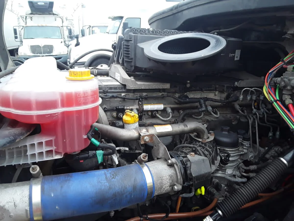 2020 Freightliner Cascadia - image 9